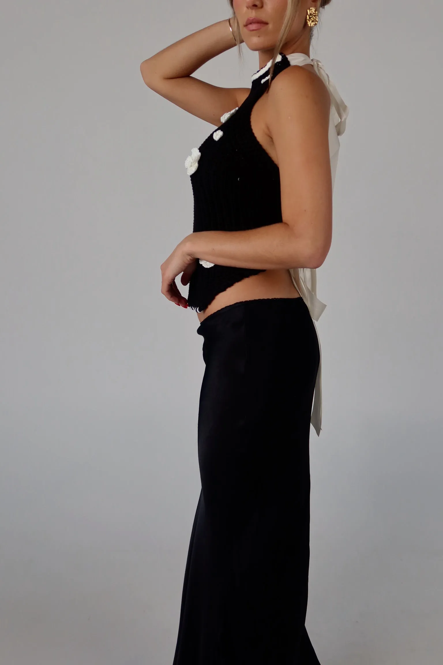 Backless Flower Point Knit Top