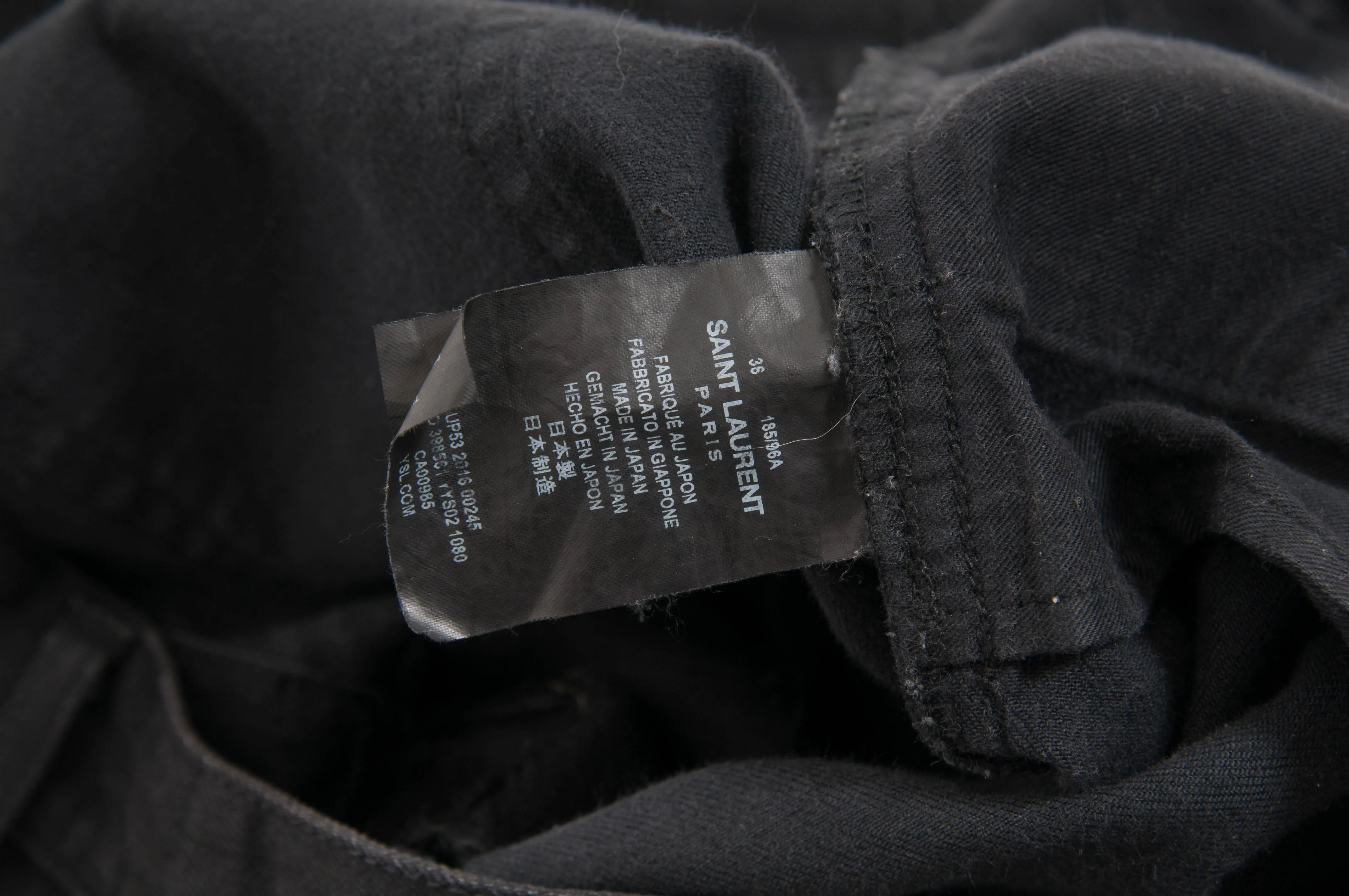 Knee Blowout D02 Jeans